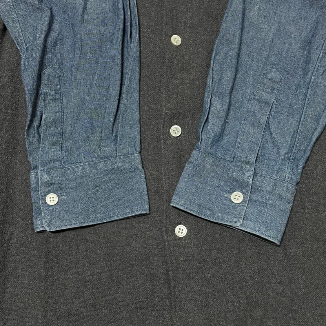 [M] 꼼데가르송 셔츠 원단 전환 샴브레이 셔츠 상품이미지5