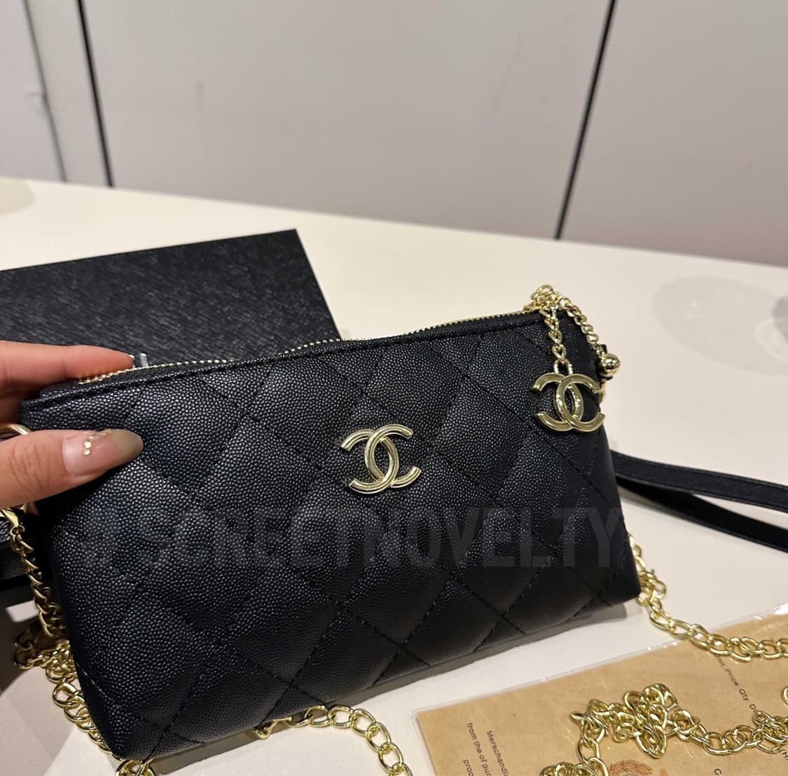 샤넬뷰티 캐비어 미니 체인 클러치 백 블랙 풀박스 상품이미지9