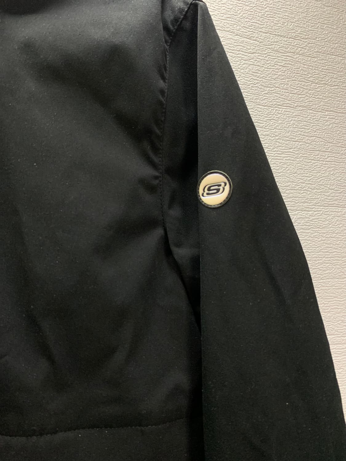 스케쳐스 블랙 후드 바람막이 자켓 상품이미지3