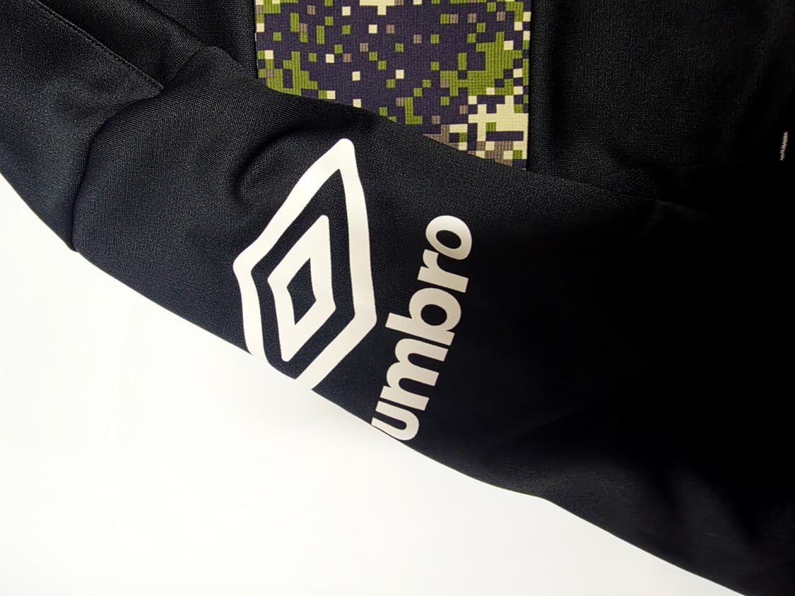 [엄브로] 스트릿 고프코어 블랙 디지털 카모 배색 후드 집업 100 상품이미지3