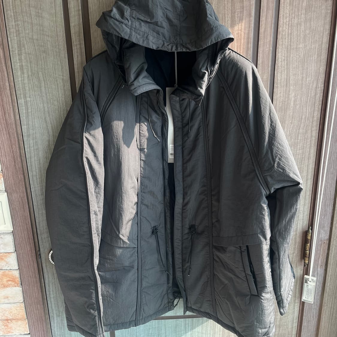 [새상품]언어펙티드 패디드 파라슈트 점퍼 챠콜 상품이미지7