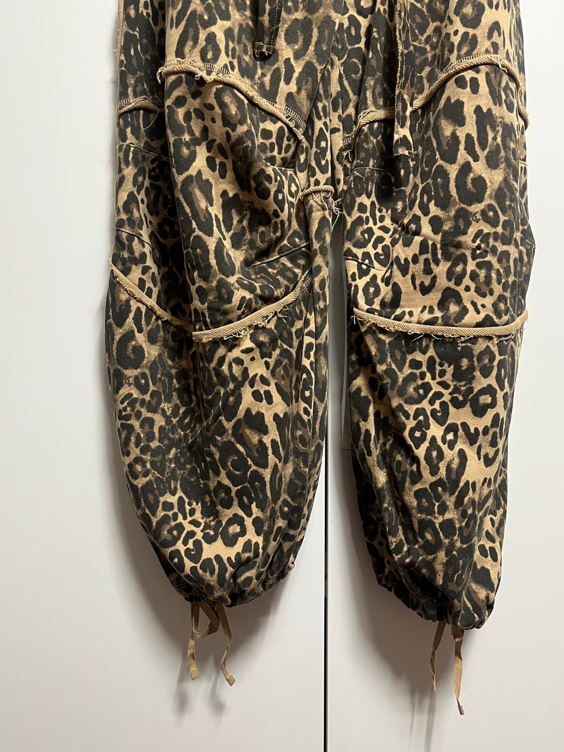 배드블러드 로엣지컨벡스조거 레오파드 상품이미지3