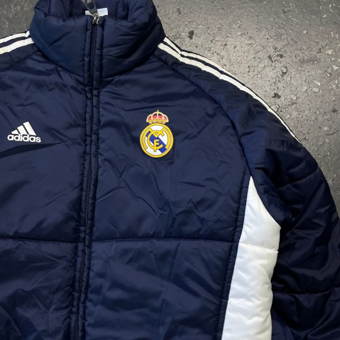100 아디다스 레알마드리드 경량패딩 상품이미지2