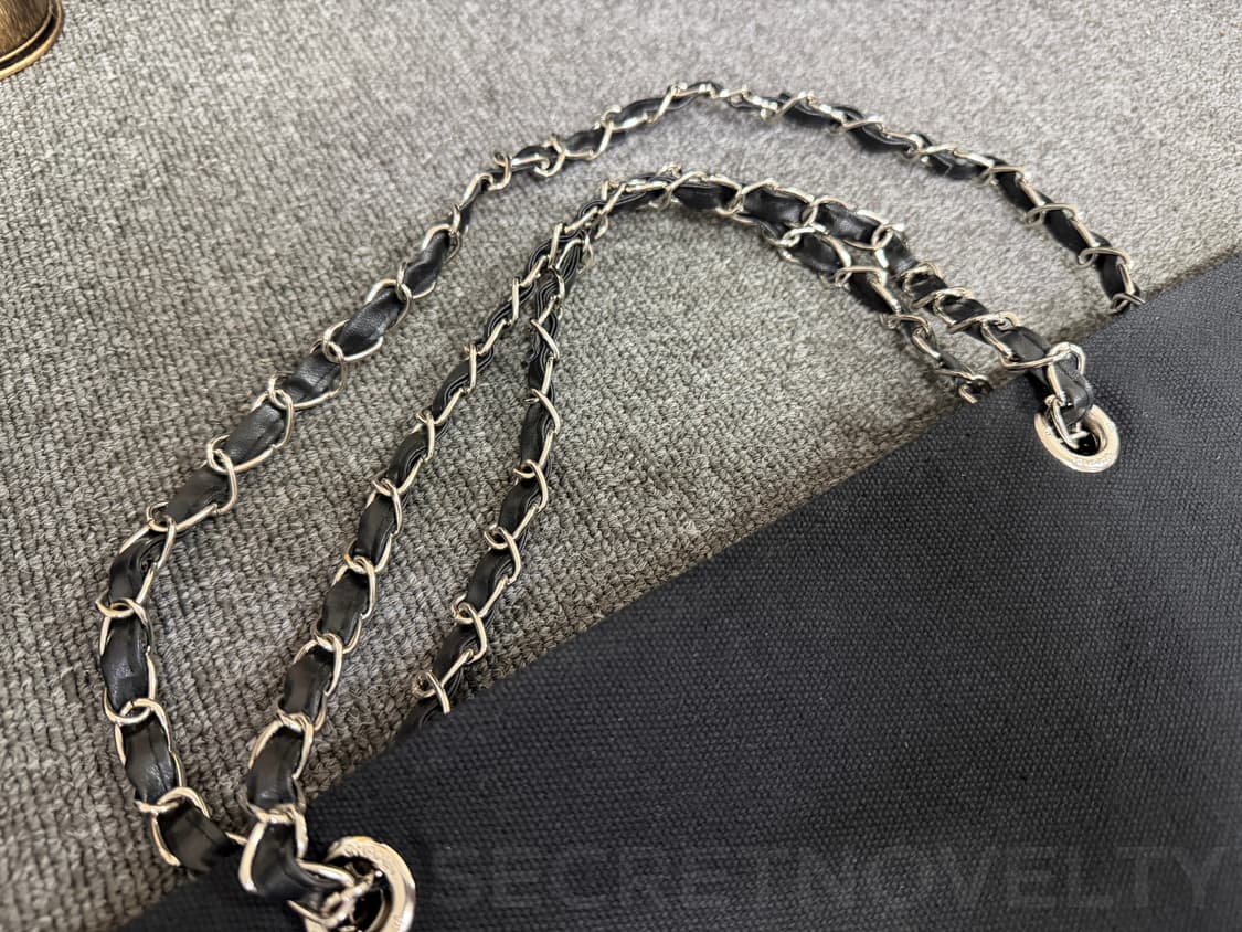 샤넬뷰티 실버체인 숄더백 블랙 상품이미지4