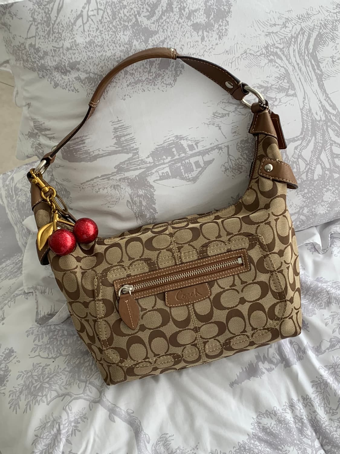 Coach Signature Medium Shoulder Brown 🤎 상품이미지2