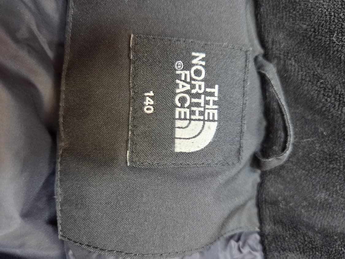 노스페이스 키즈 구스다운 패딩 블랙 색상입니다. 사이즈는 140이고, 7 상품이미지5