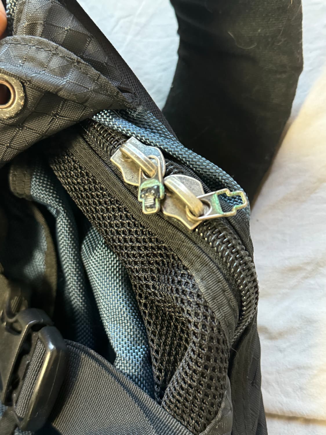 오클리 아이콘 1.0 백팩 네이비 상품이미지4