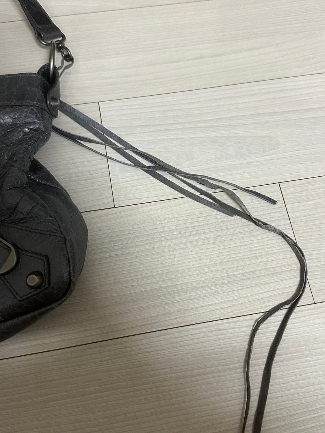 발렌시아가 퍼스트 모터백 스몰 메탈 블루 그레이 상품이미지6