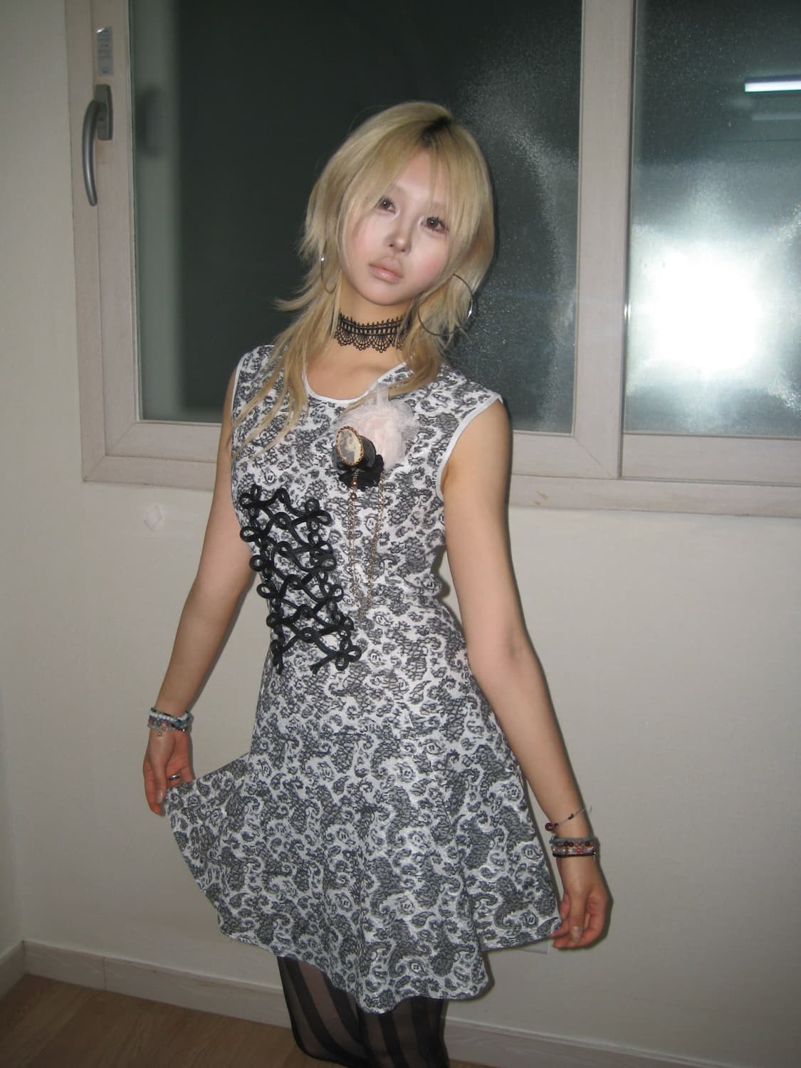 Napoleon Cameo Brooch Lace Mini Dress 상품이미지1