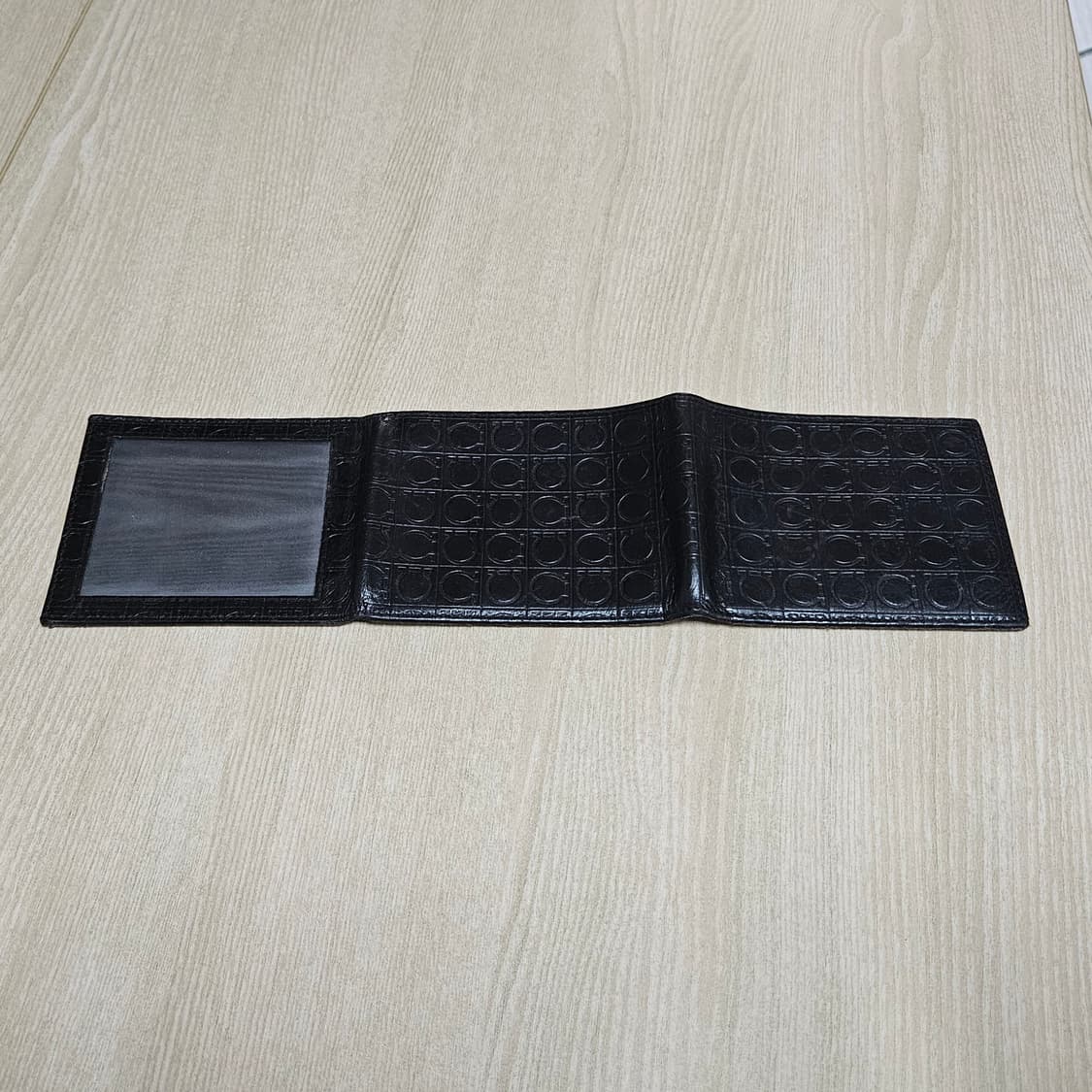 페라가모 간치니 남성 반지갑 저렴하게 팝니다 상품이미지4