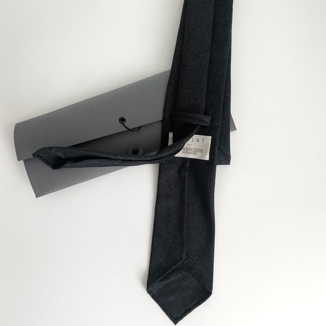캠브리지 x 로리엣 차콜 넥타이 상품이미지1