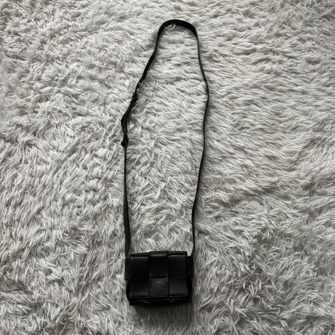 BOTTEGA VENETA 미니 레더 카세트백 블랙 보테가베네타 미니백 상품이미지3