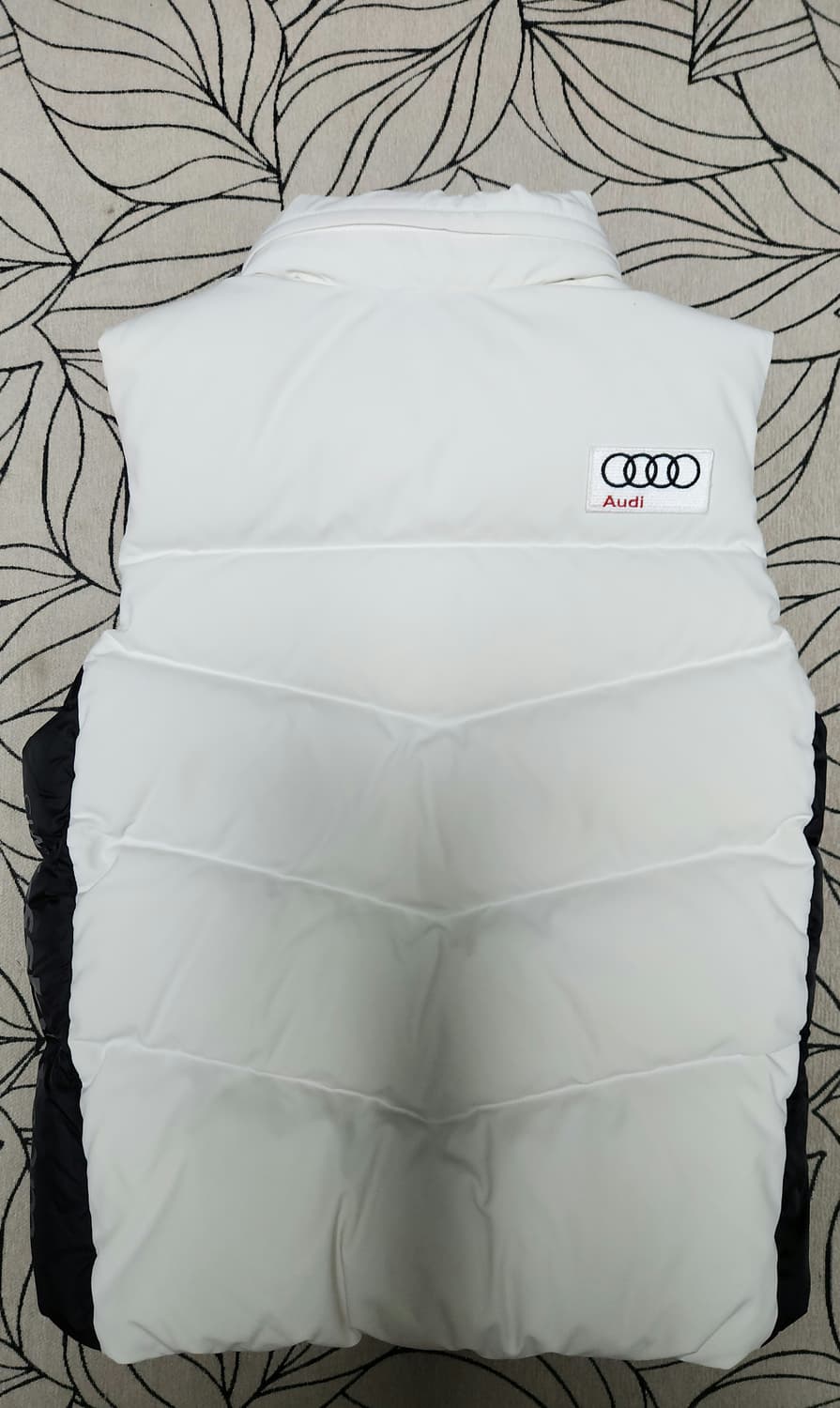 데상트 패딩 조끼 화이트 90사이즈 상품이미지2