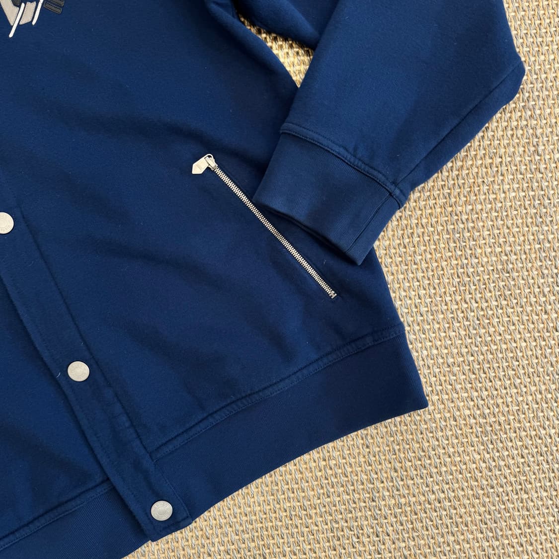 HERMES 에르메스  가죽 장식 바시티 인디고 블루 스타디움 자켓 블루 상품이미지5