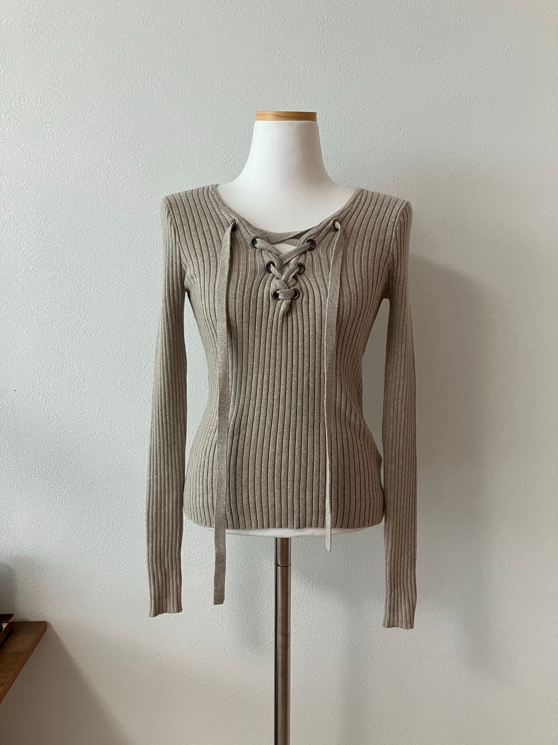 홀리스터 아일렛 코튼혼방 골지니트 딱붙핏 y2k 상품이미지1