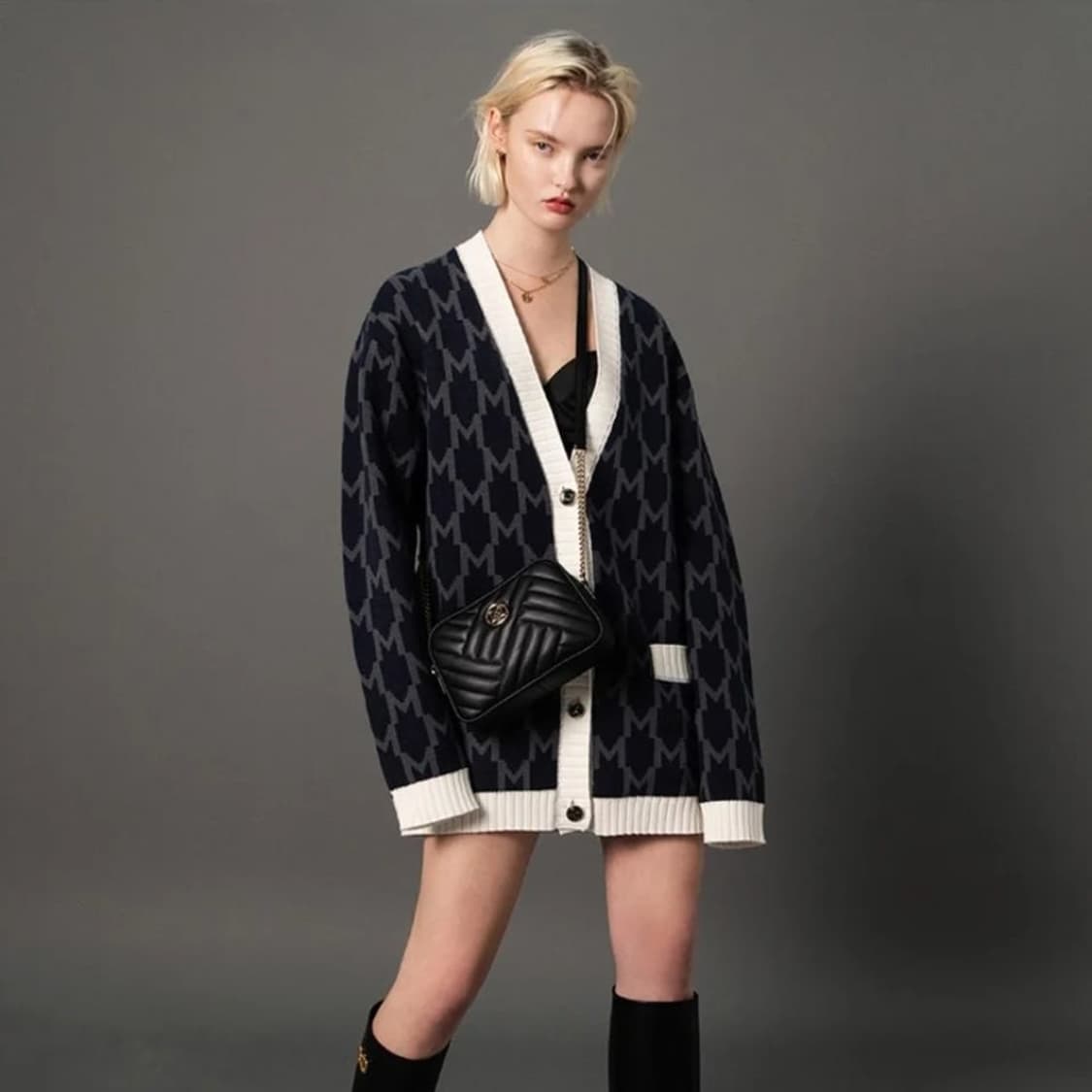 메트로시티 M패턴 니트 가디건 상품이미지1