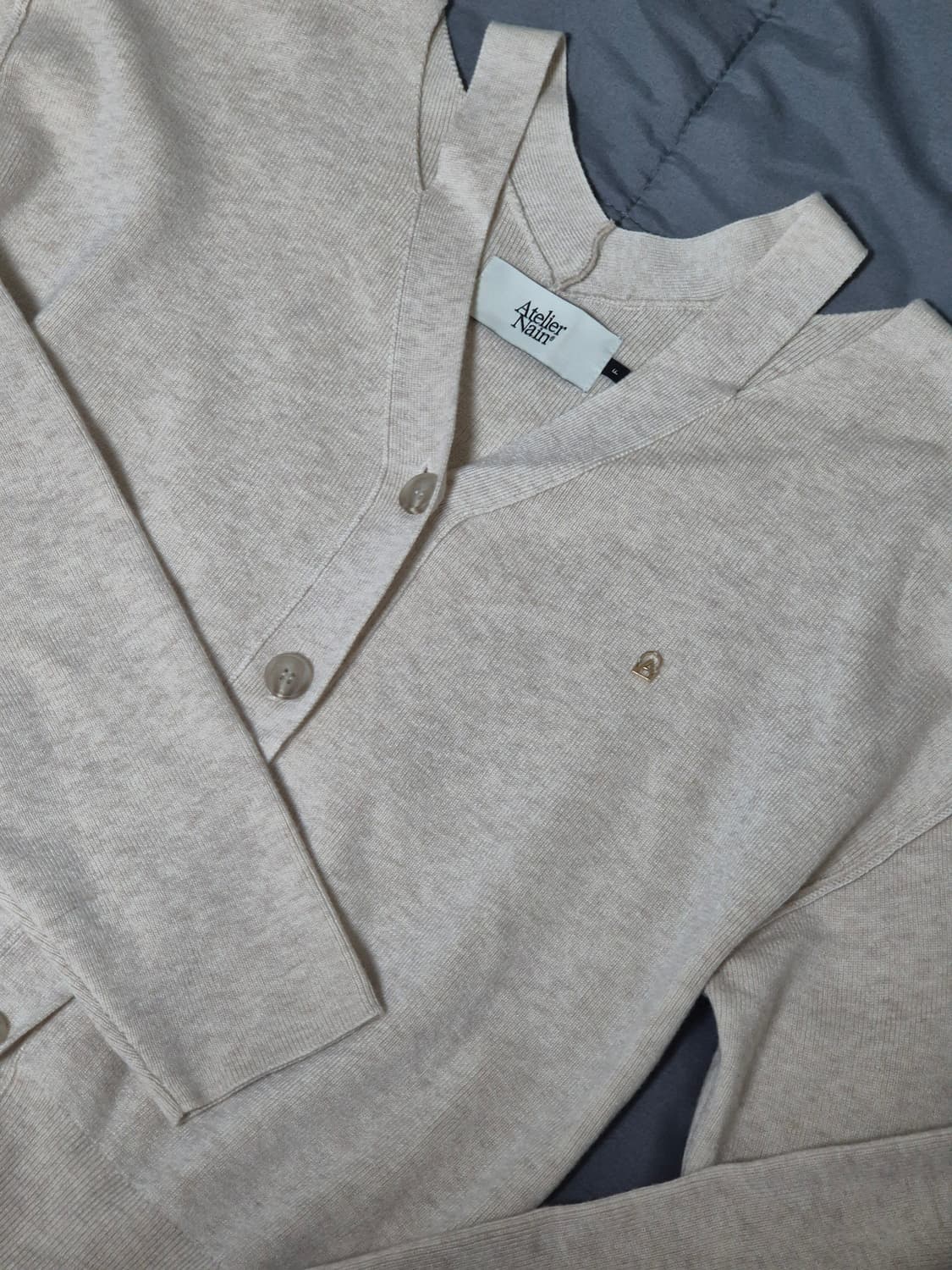 아틀리에 나인 앙쥬 울 컷아웃 니트 가디건 라이트베이지 상품이미지8