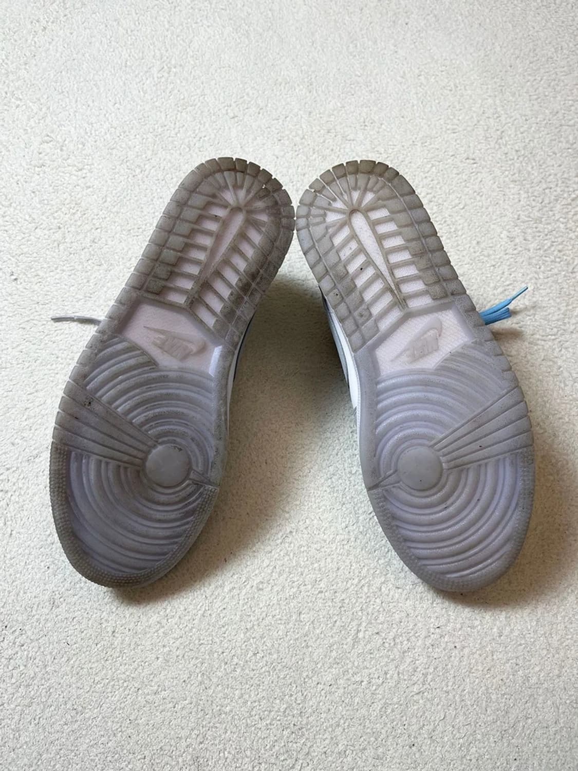 에어 조던 1 로우 화이트 울프 그레이 A1832 상품이미지8