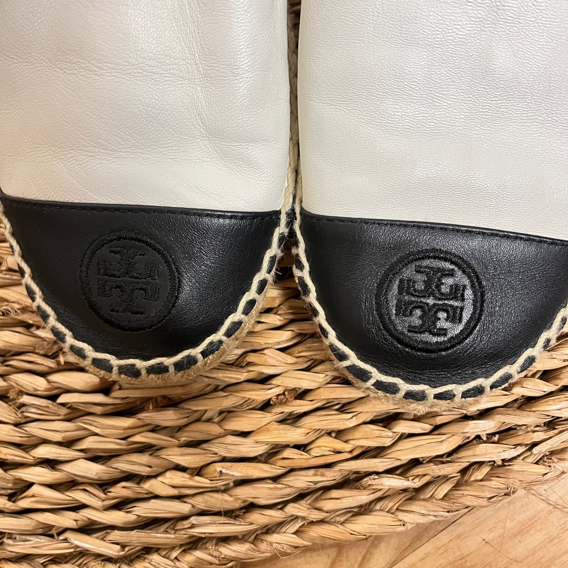 (245mm) 토리버치 에스파드 슬립온 플랫슈즈 화이트/블랙 상품이미지3