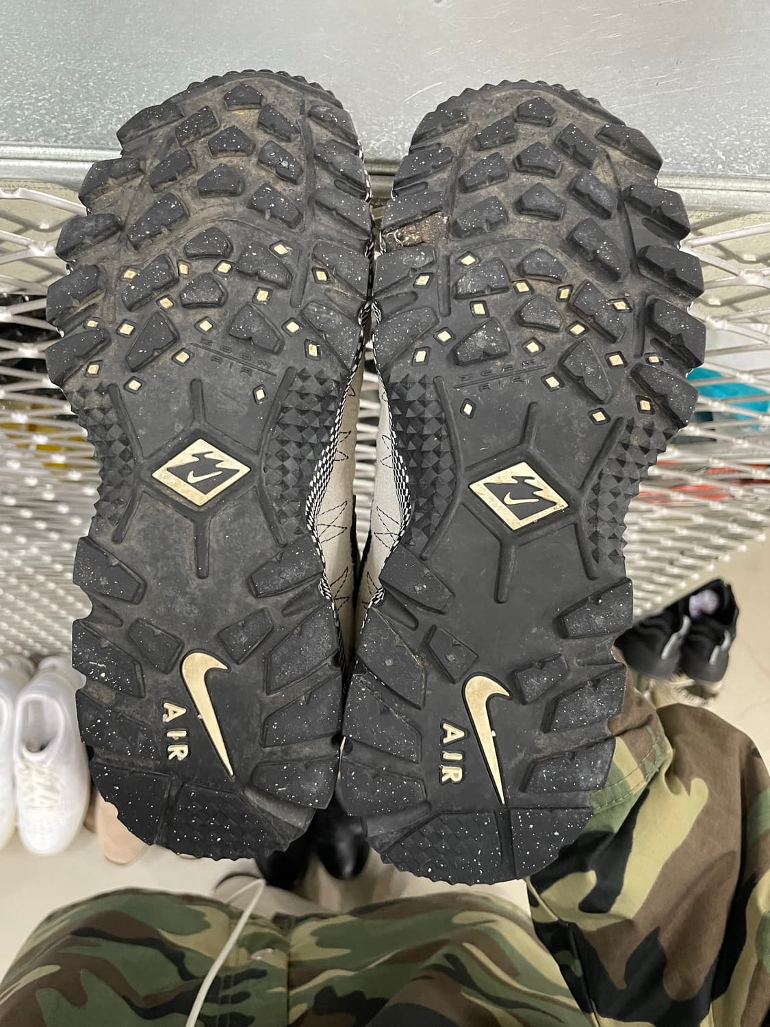 나이키 에어 휴마라 페일 아이보리 블랙 245 상품이미지6