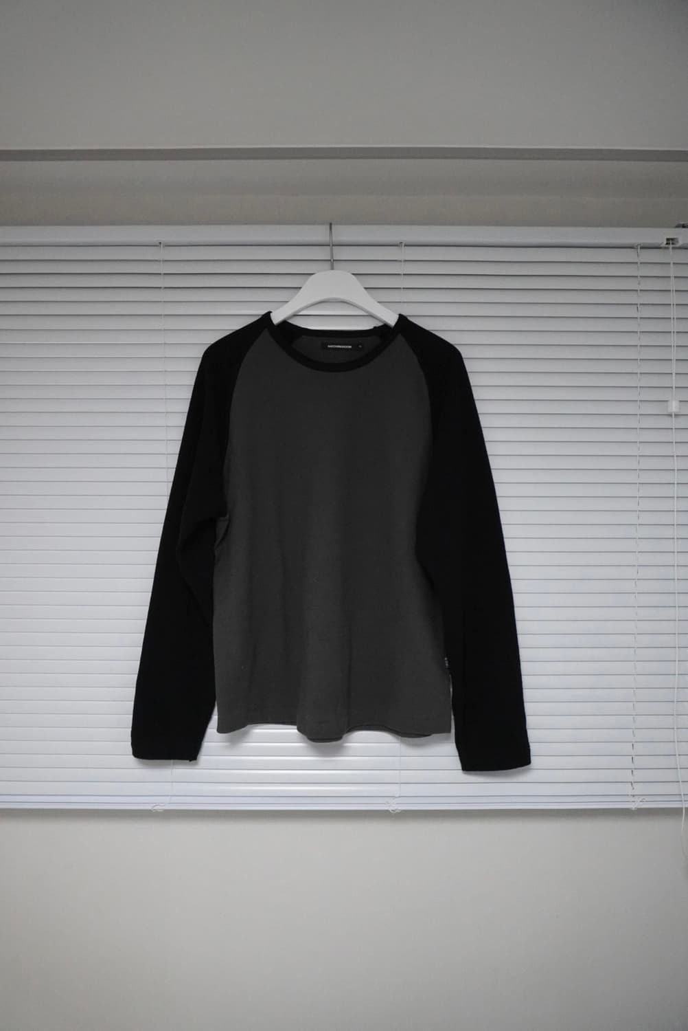 Hatchingroom Raglan Tee 상품이미지1