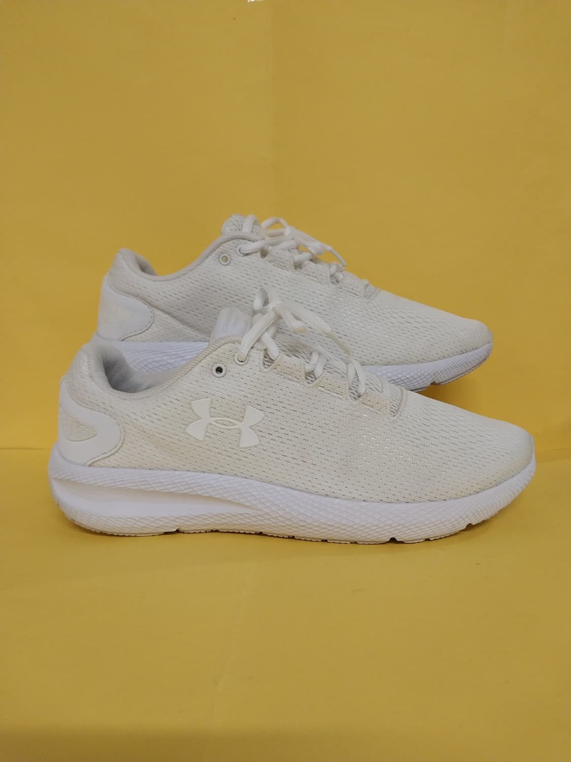 남성 언더아머 차지드 화이트 운동화 (260) 상품이미지3