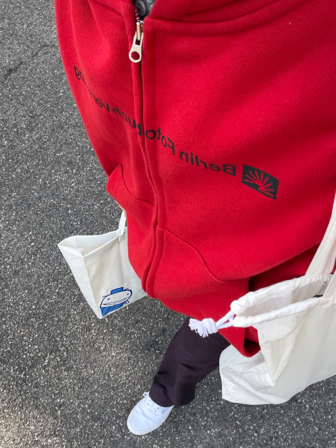 베를린포토북디스트리뷰션 로고 후디 red s 상품이미지1