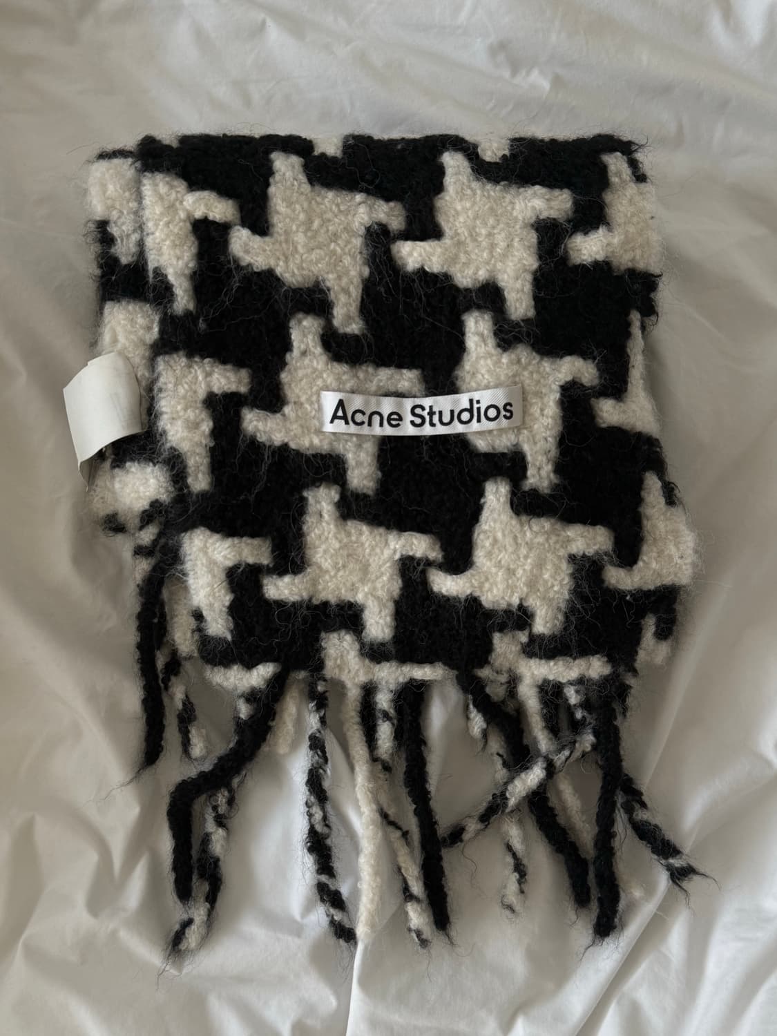 아크네스튜디오 머플러 상품이미지2