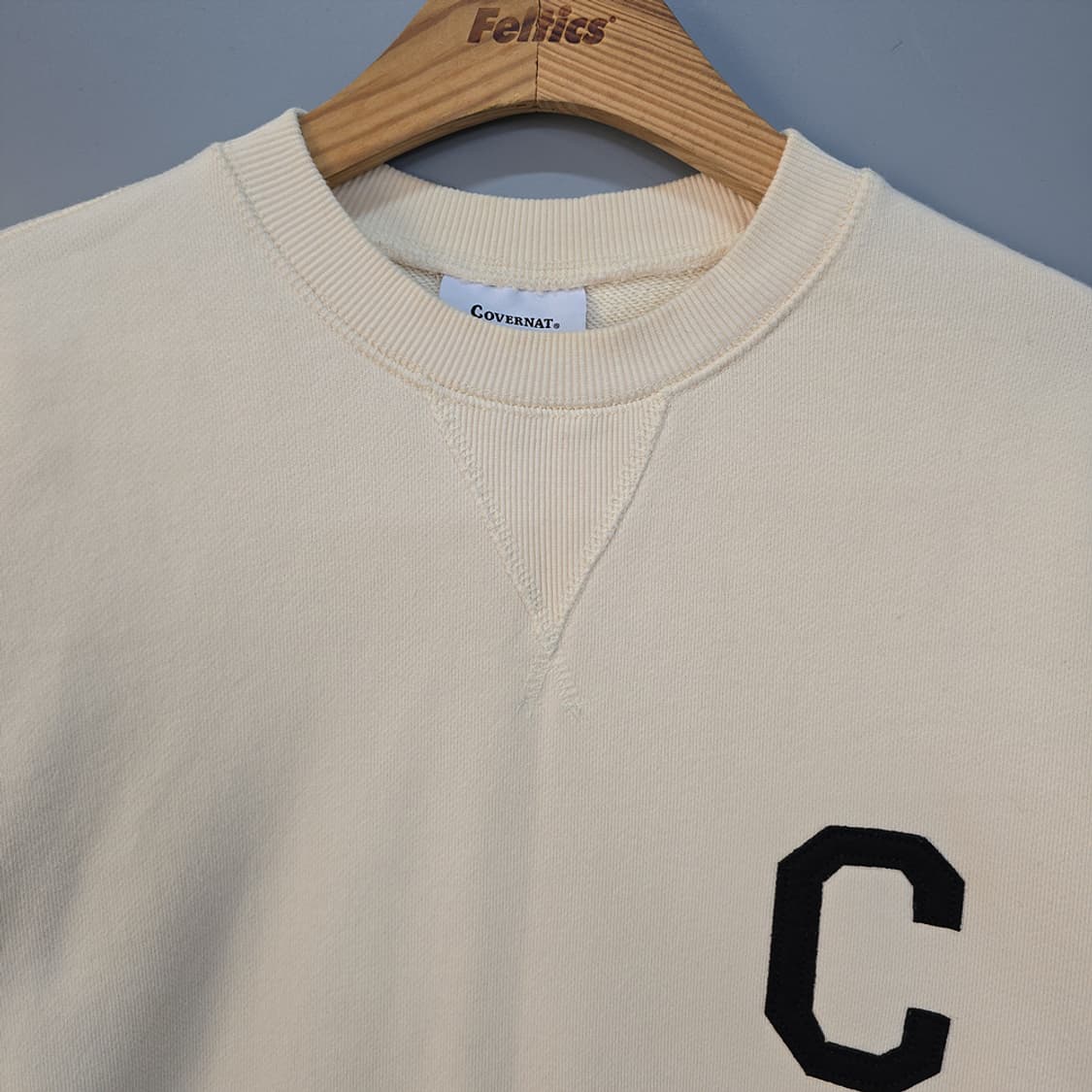 커버낫(COVERNAT) C 로고 맨투맨 아이보리 L 상품이미지3