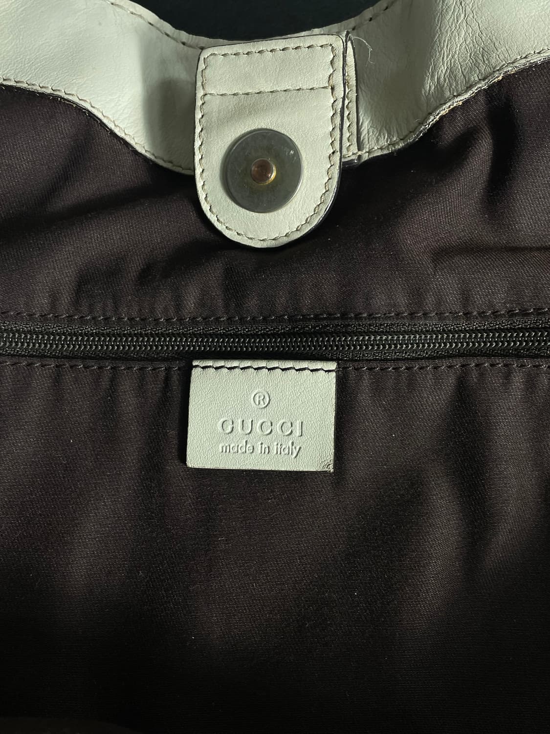 구찌 GG로고 자가드 아이보리 레더 트리밍 금장 수키 토트백 상품이미지7