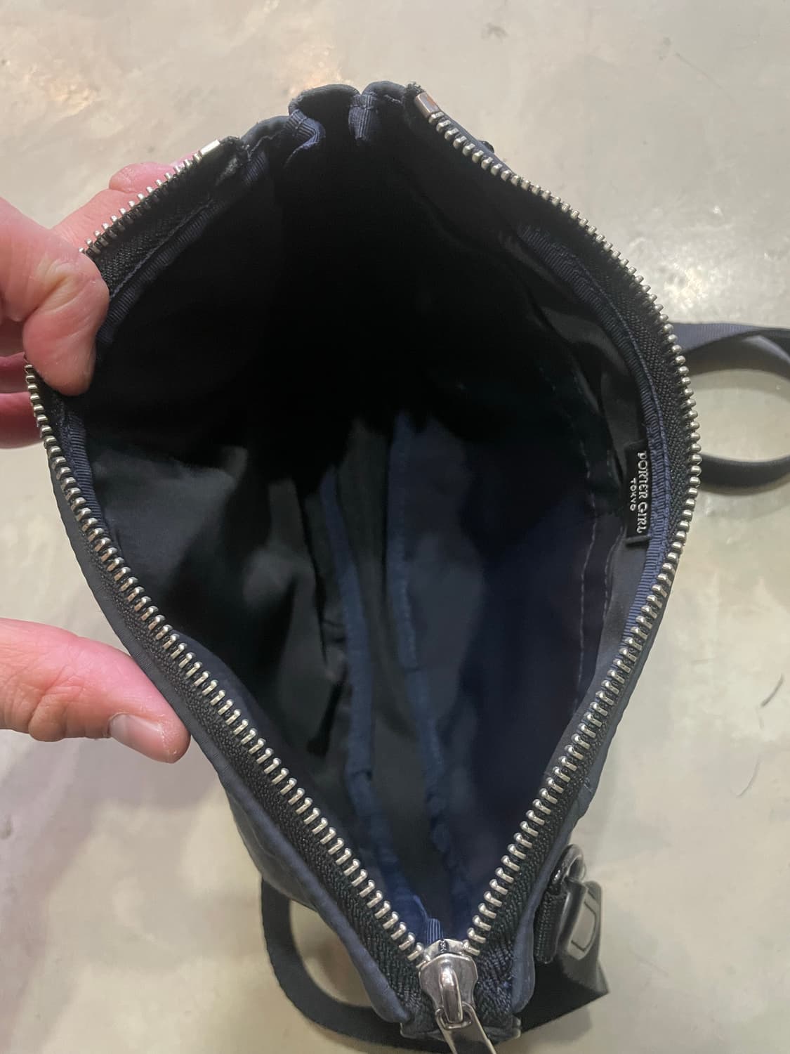 요시다 포터 미니 크로스백 블랙 상품이미지5