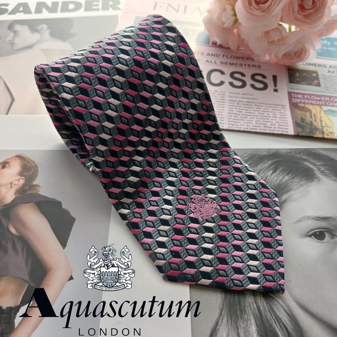 아쿠아스큐텀 실크 큐브 패턴 넥타이 9.7cm A+등급 A18794
 상품이미지1