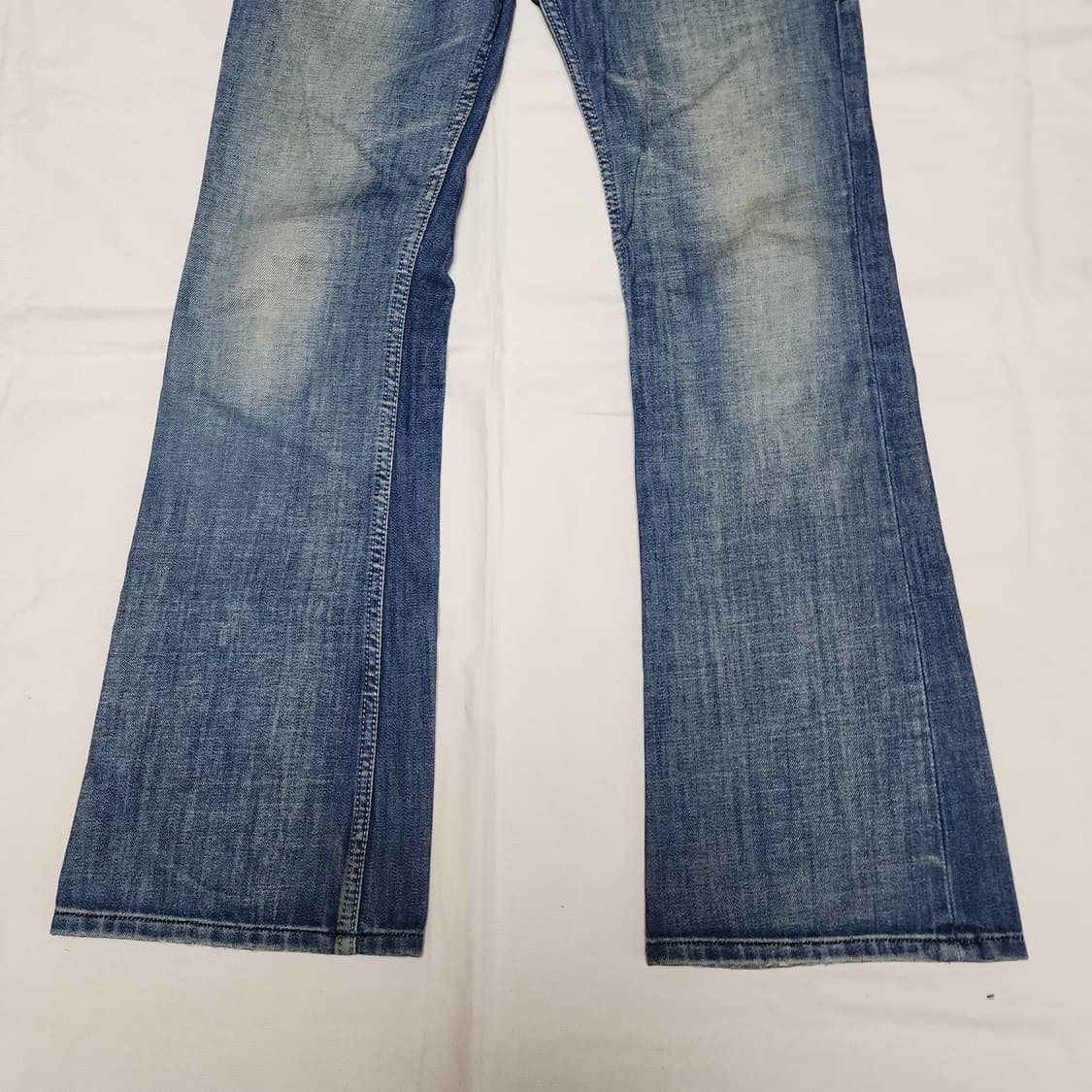 DIESEL ZATHAN 디젤 워시드 플레어 부츠컷 데님팬츠 상품이미지5