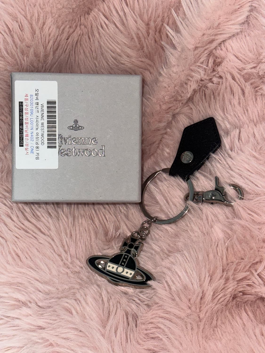 비비안웨스트우드 사피아노 블랙 앤 화이트 키링 블랙 상품이미지1
