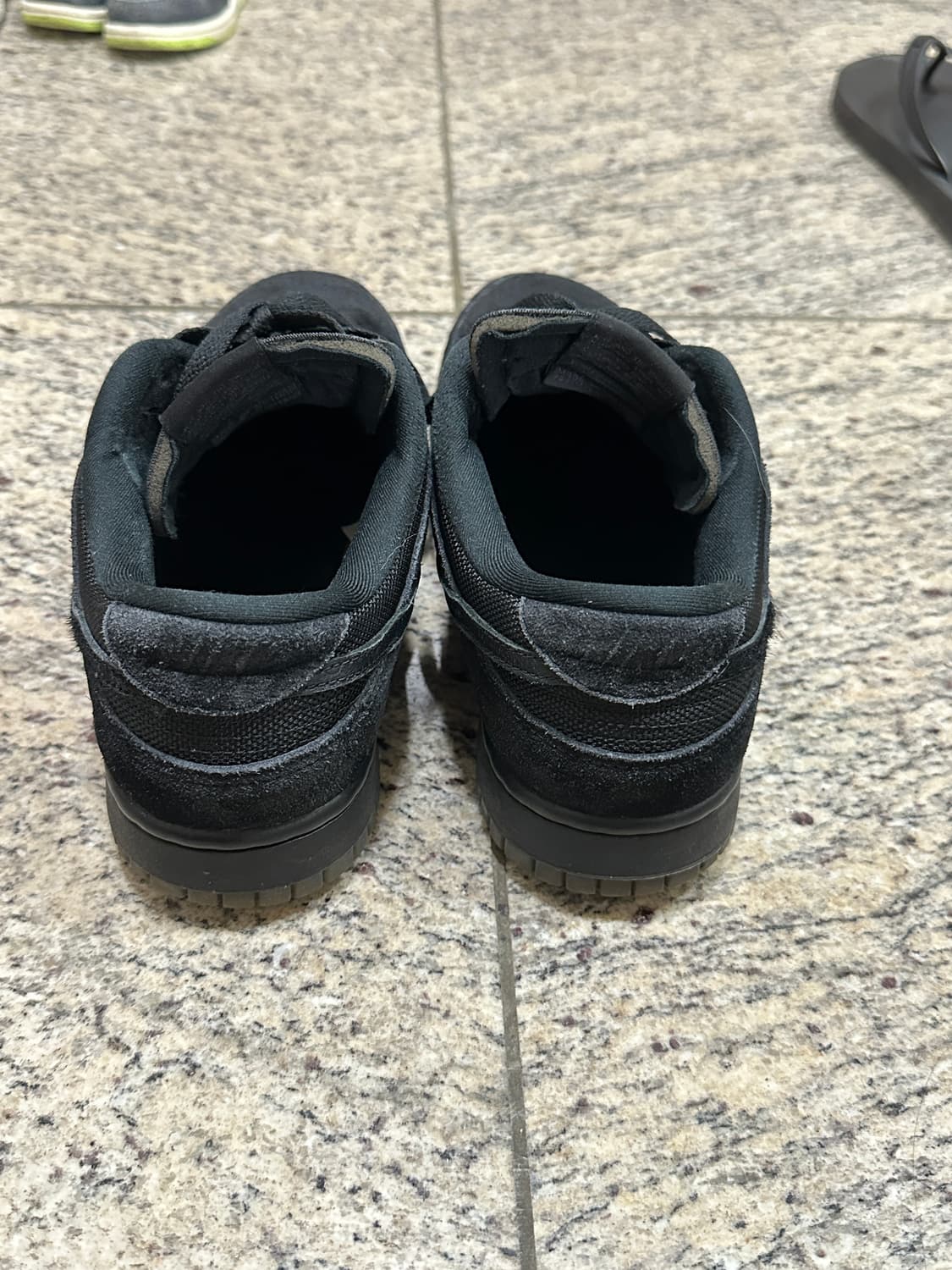 나이키 언디핏 덩크 로우 올블랙 상품이미지3