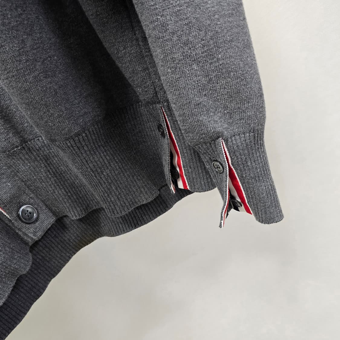 톰브라운 사선 완장 밀라노스티치 가디건 3사이즈 100 판매 상품이미지4