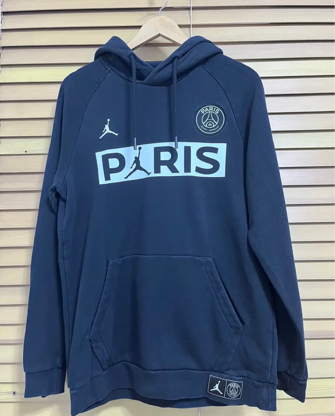 나이키조던 남성 블랙 파리생제르망 후드티셔츠 상품이미지2