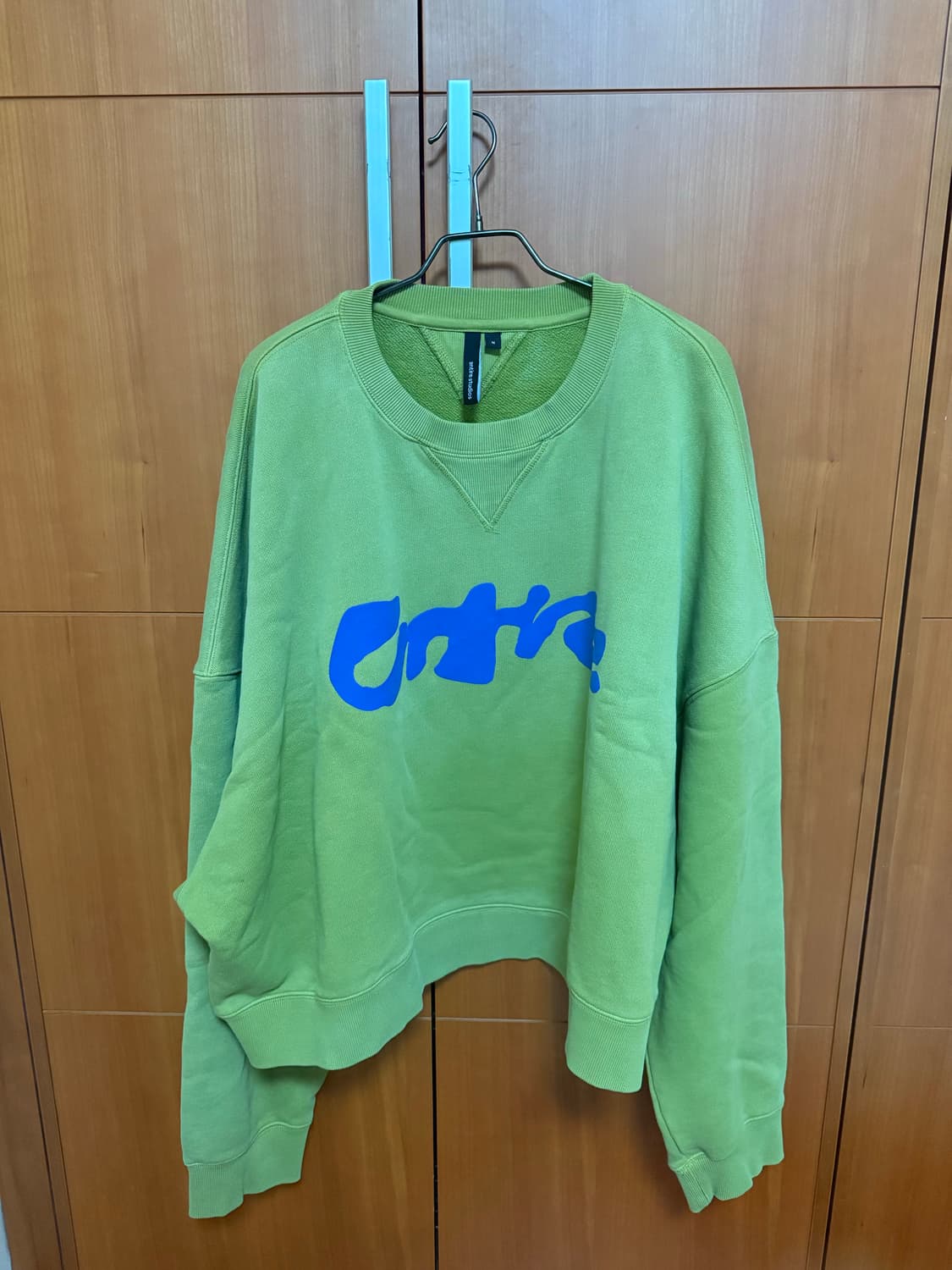 엔타이어 스튜디오 맨투맨 올리브컬러 상품이미지1