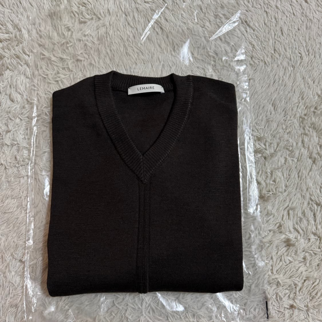 르메르 브이넥 스웨터 다크브라운 상품이미지3