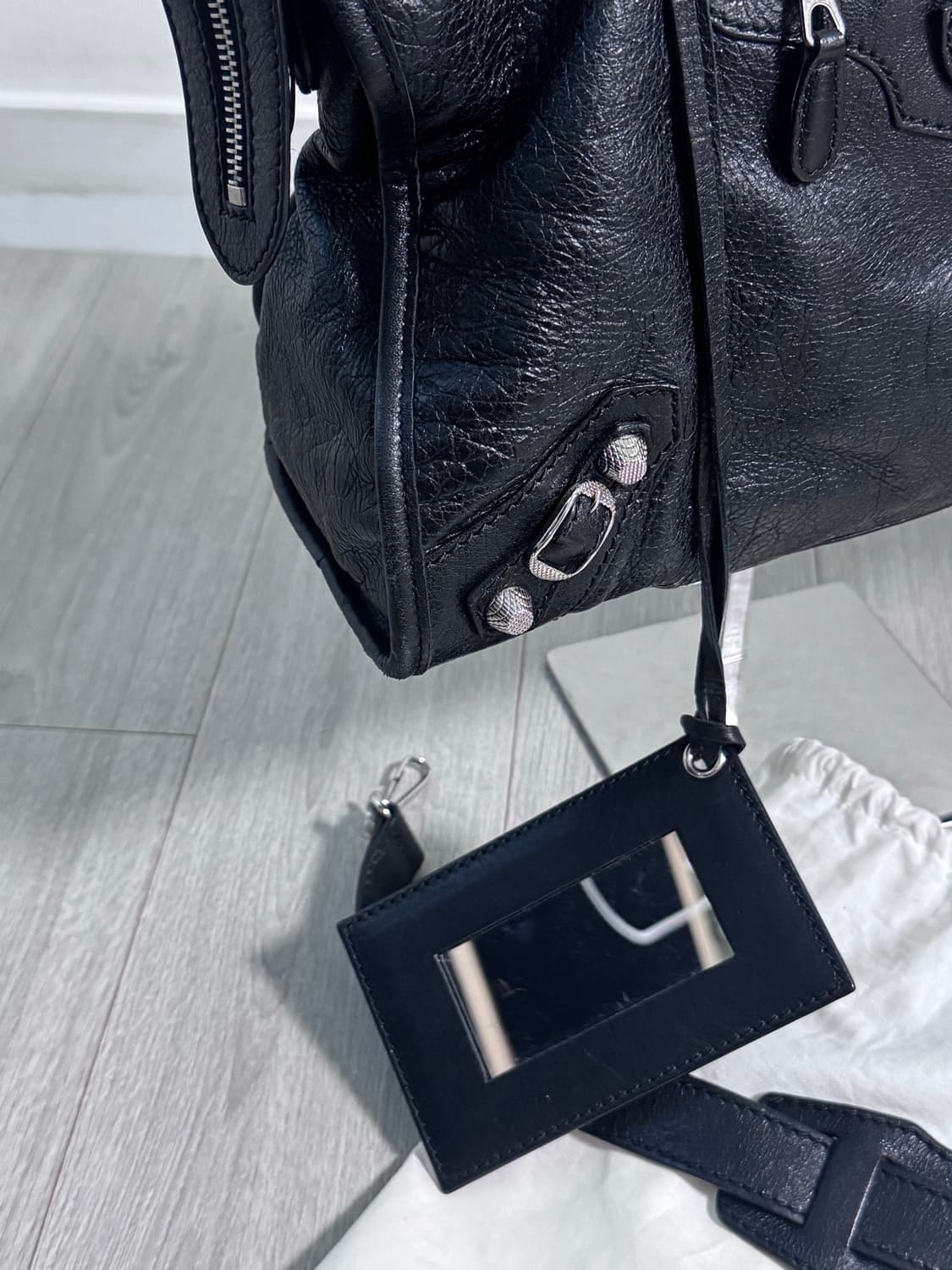 Balenciaga 발렌시아가 모터백 시티백 은장 블랙 스몰 상태 A- 상품이미지4
