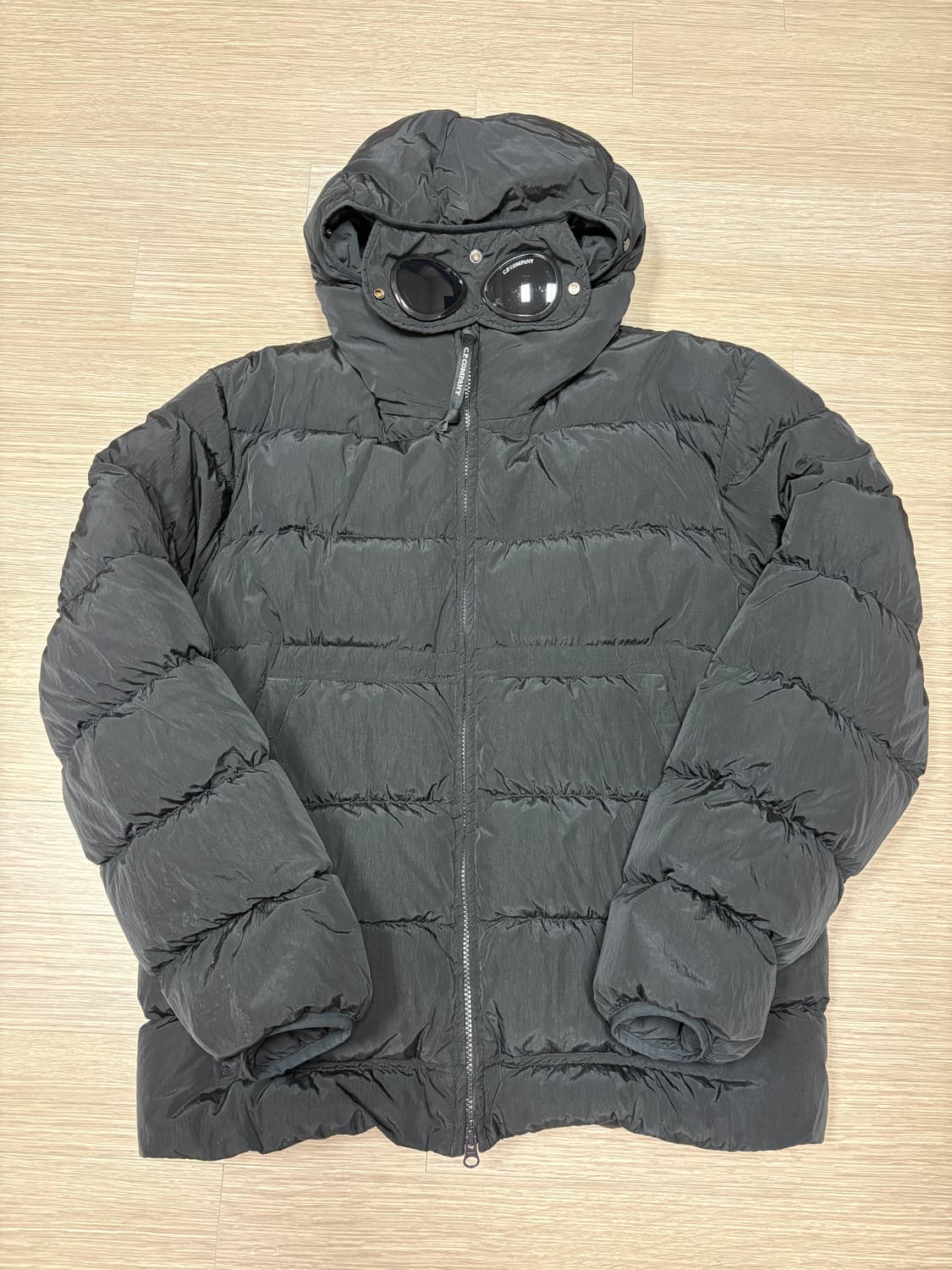 CP컴퍼니 고글 에코 크롬 R 패딩 L 상품이미지1