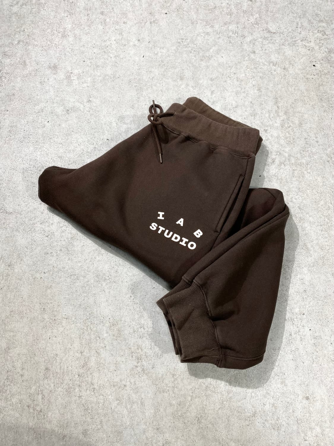 [L] I.A.B STUDIO 아이앱 스튜디오 브라운 스웻 조거팬츠 상품이미지1