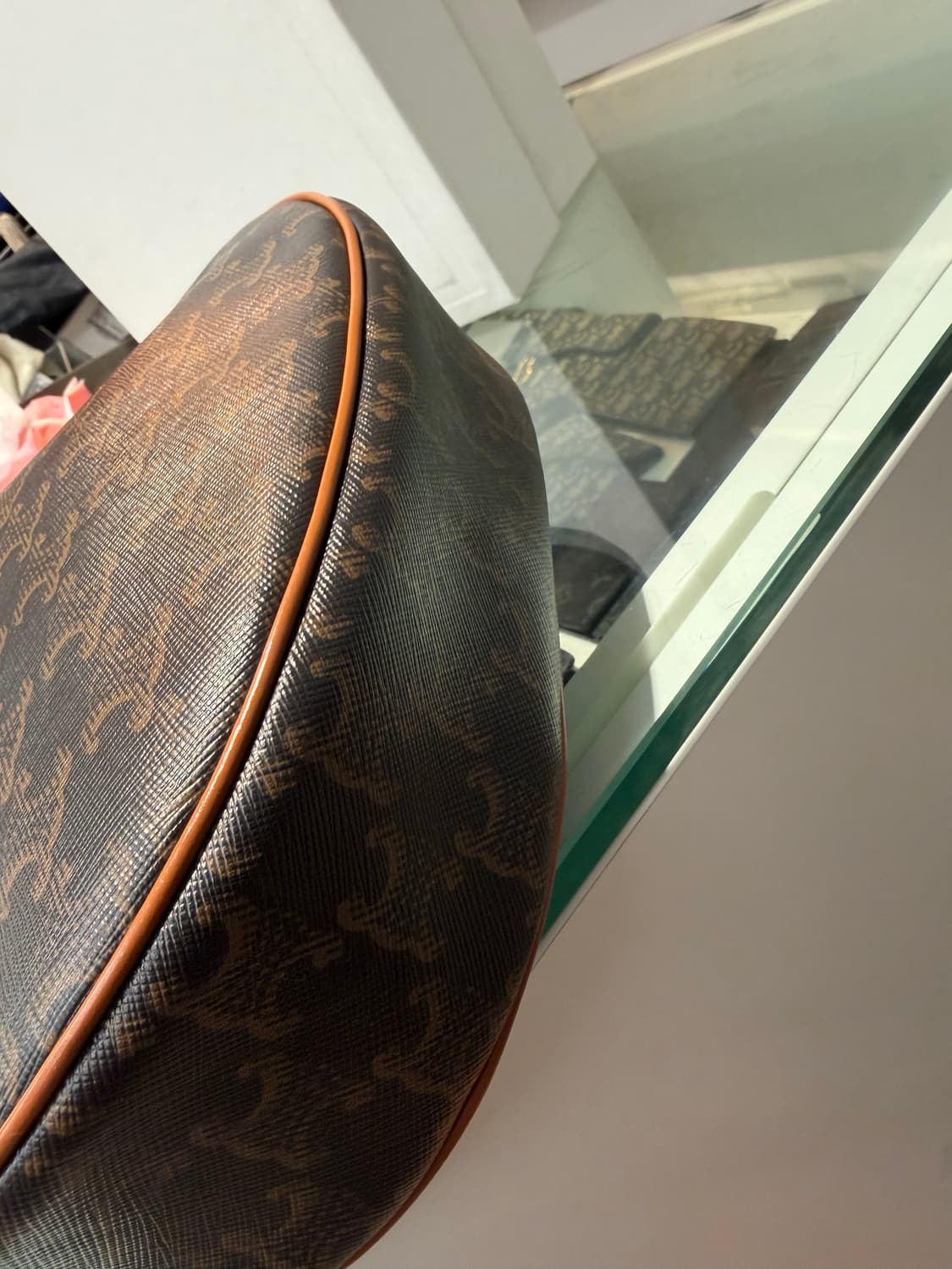 셀린느 아바백 미디움 상품이미지4