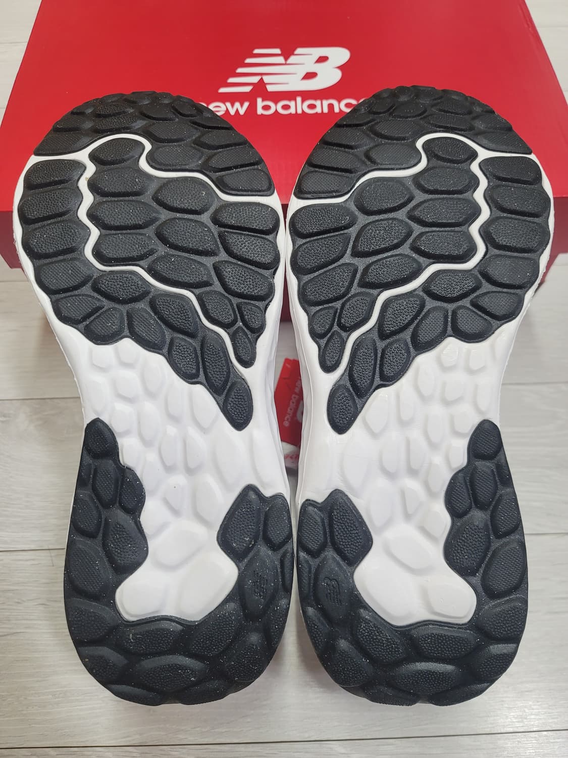 (255)(W)뉴발란스 프레쉬 폼 아리시 v4 화이트 실버 메탈릭[대전] 상품이미지8