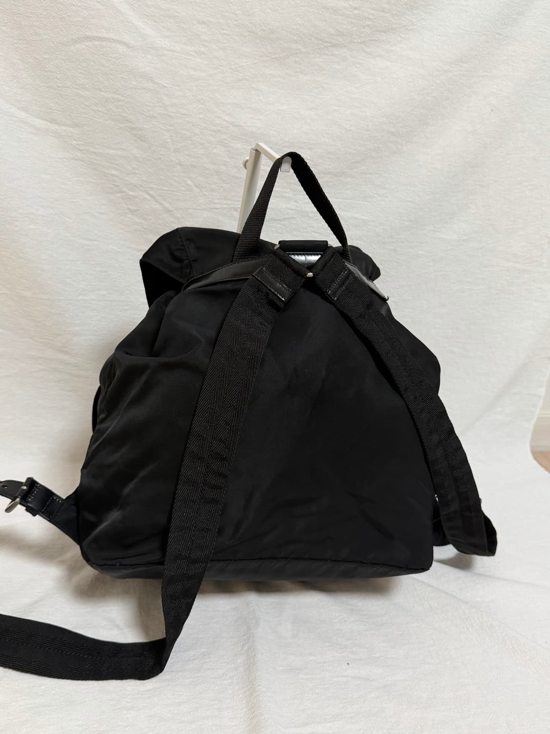 정품 프라다 포코노 나일론 투포켓 미디움 백팩 블랙 상품이미지6