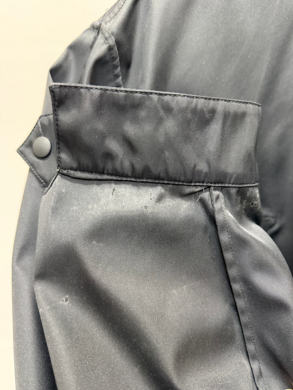 프라다 리나일론 삼각로고 셔츠 자켓 (110)  상품이미지7