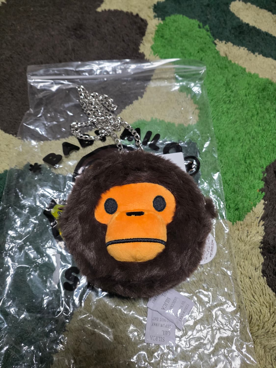 [OS] 베이프 베이비마일로 페이스 퍼 체인 크로스백 상품이미지5