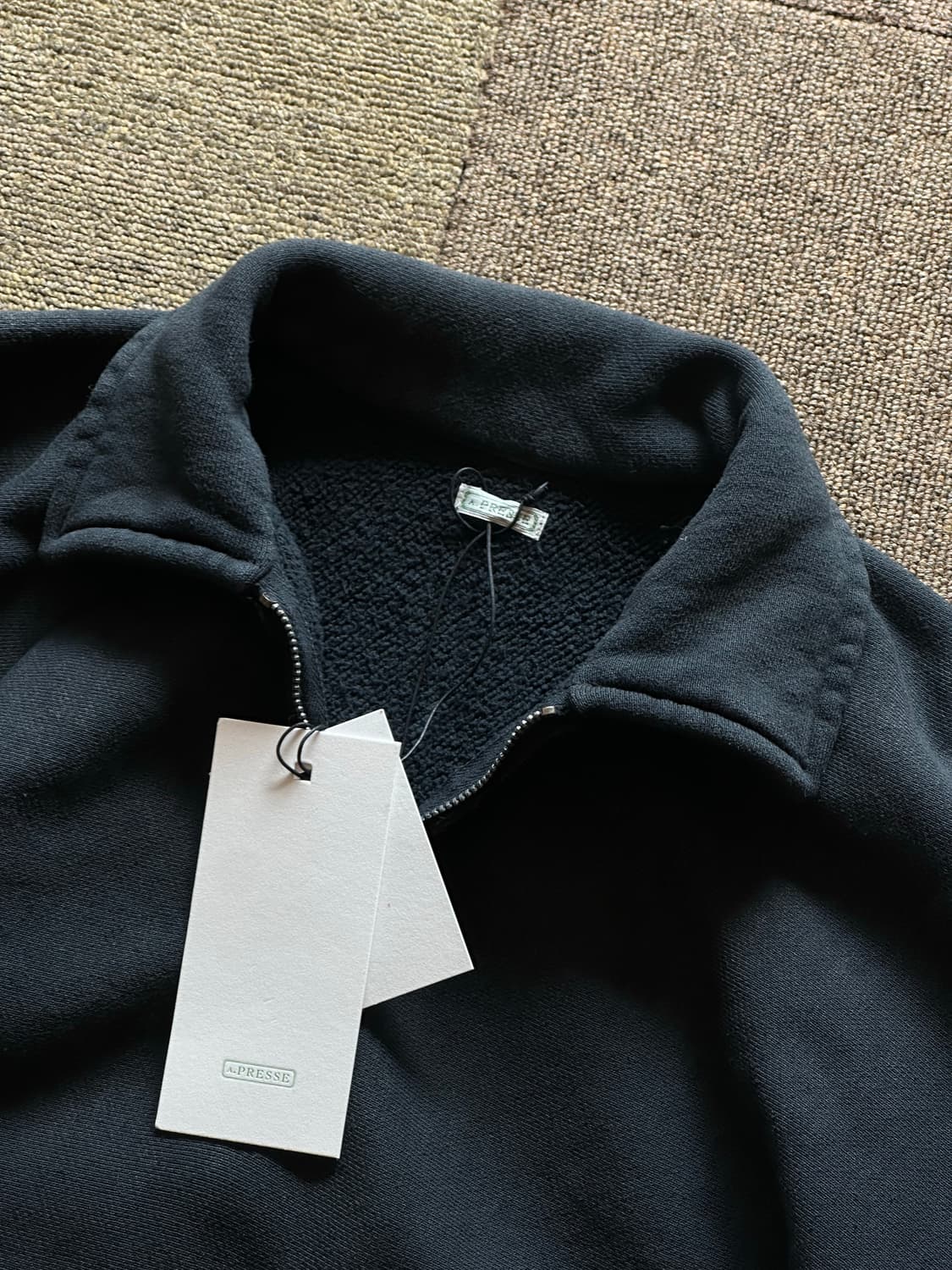 [3] 아프레쎄 24fw 빈티지 하프 집업 스웻 블랙 상품이미지5