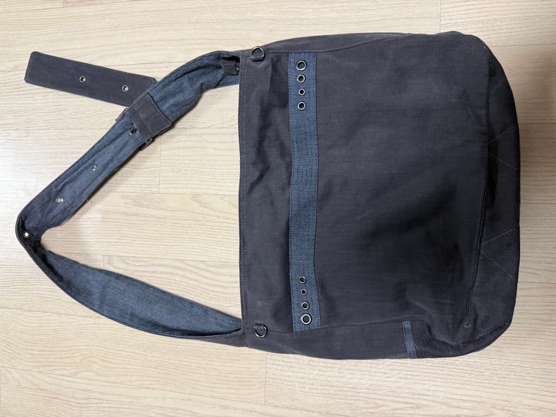 코이세이오 스트라이프 크로스백 차콜  상품이미지5