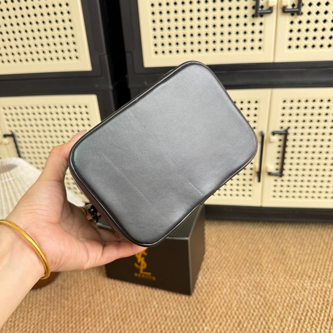 입생로랑 메이크업 백 YSL 블랙 로고 미니 체인크로스백 상품이미지4